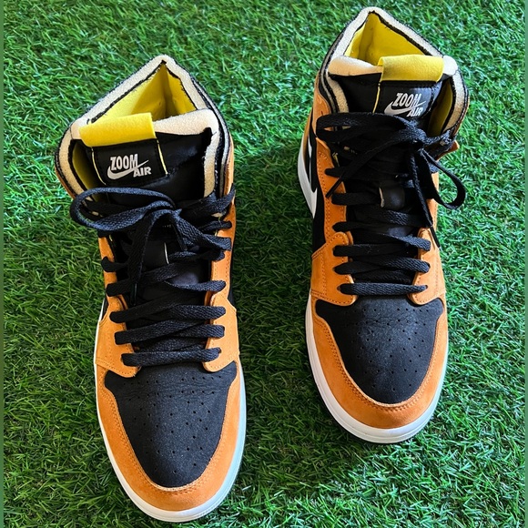 Air Jordan 1 High ‘Rookie of the Year’ Sneakers - Picture 2 of 9